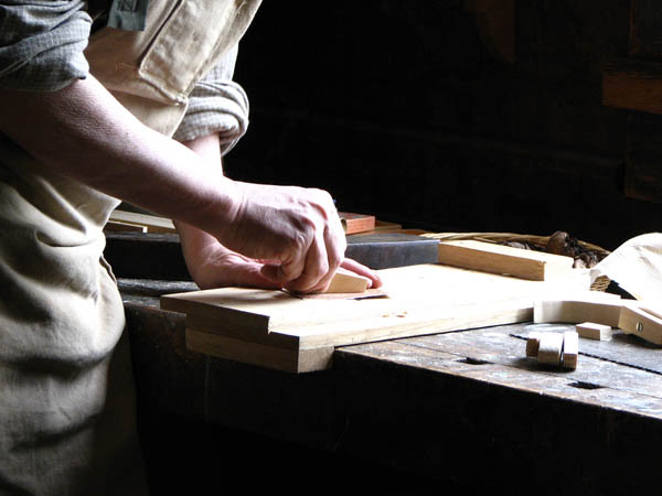 Ofrecemos un servicio de <strong>carpintería  de madera y ebanistería en Sot de Ferrer</strong> adaptado a las necesidades del <strong>cliente</strong>.